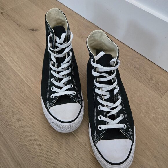 Converse Chuck High Top, Black, Size 10 Men's, 12 Women's, Like new condition - Picture 3 of 9